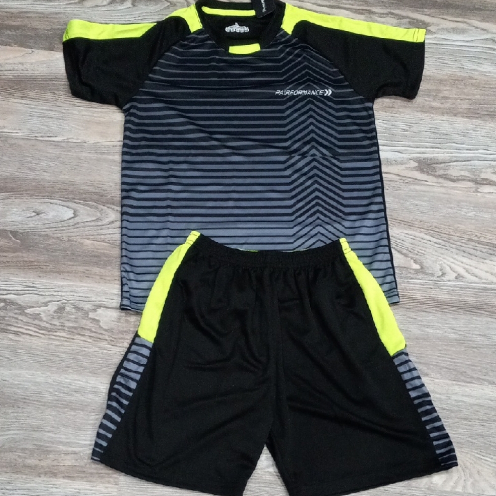 PAIRFORMANCE Shirt And Shorts Crew Neck Reglan Sleve Boys Soccer Uforms  L